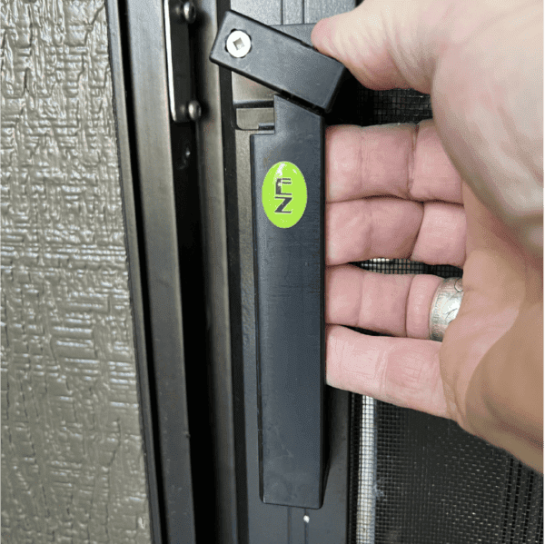 EZ Handle vanishing screens